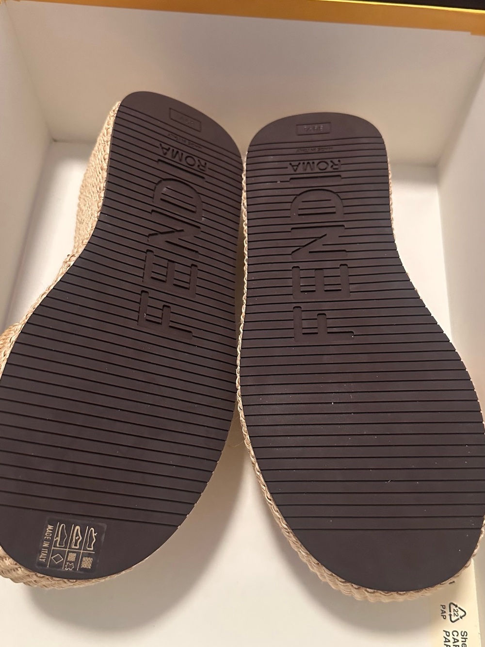 Fendi Natural Raffia Slide Sandals with Brown Footbed - Picture 3 of 4
